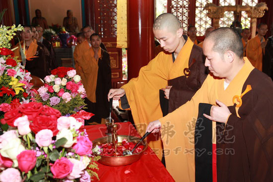 「佛教」中国佛学院隆重举行佛历2555年庆祝释迦佛圣诞浴佛法会