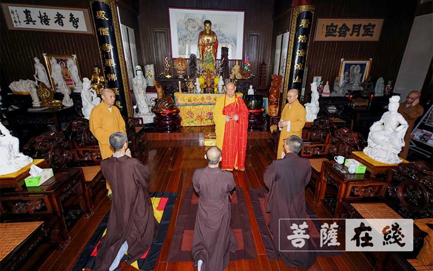 「普陀山」法王座下又添孙 普陀山慧济禅寺举行净人出家剃度法会 「普陀山」法王座下又添孙 普陀山慧济禅寺举行净人出家剃度法会