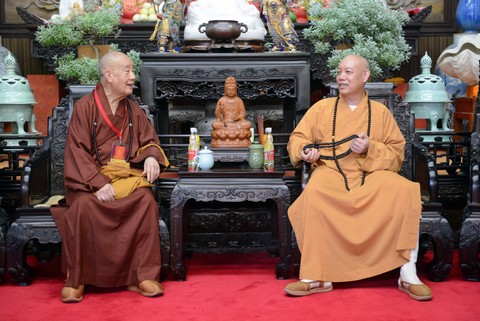 「普陀山」台湾台北弥陀寺净良长老一行来普陀山朝圣 「普陀山」台湾台北弥陀寺净良长老一行来普陀山朝圣