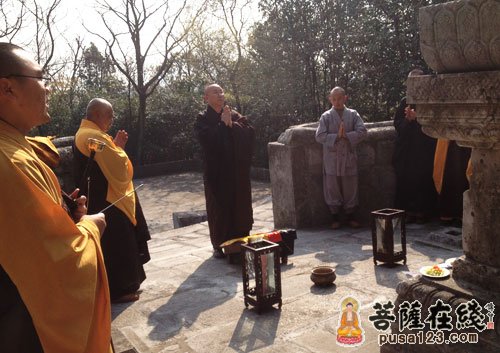 「宝华山」江苏宝华山隆昌寺心平和尚带领常住举行缅怀祖师祭祀活动