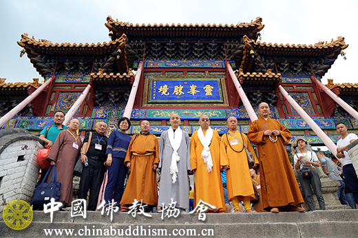 「佛教」两岸佛教界在五台山共同祈祷世界和平