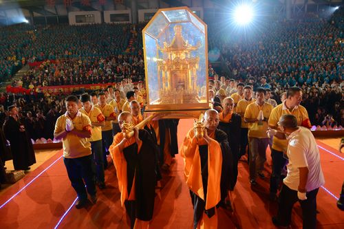 「佛教」慈光指引：2013万众普佛供灯祈福大典在深圳弘法寺隆重举行