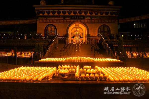 「峨眉山」四川峨眉山各寺举办多种法会恭祝十方普贤圣像落成开光十周年