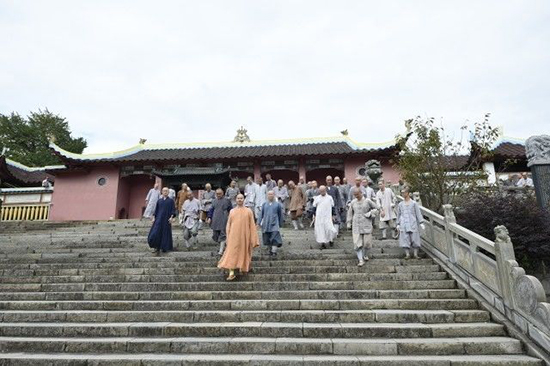 「真如禅寺」农禅并重 续尚宗风——真如禅寺大众出普坡收割水稻
