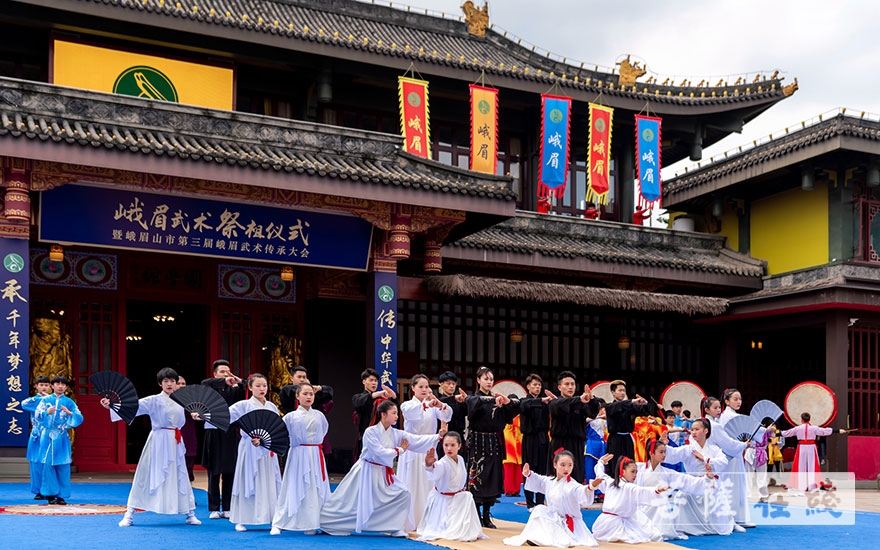 「武术」第三届峨眉武术传承大会暨峨眉武术祭祖仪式在大佛禅院举行 「武术」第三届峨眉武术传承大会暨峨眉武术祭祖仪式在大佛禅院举行