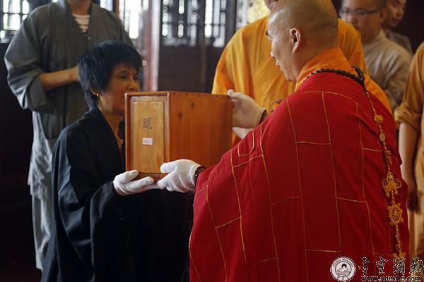 「六月六」浙江雪窦山资圣禅寺隆重举行了六月六晒系列经会