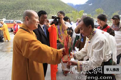 「佛教」上海玉佛寺慈爱吉祥之旅启程 关爱西藏孤残儿童