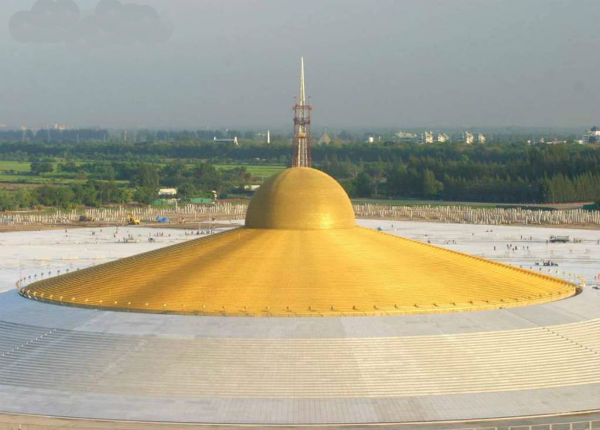 世界上最大的寺院：泰国法身寺(图)