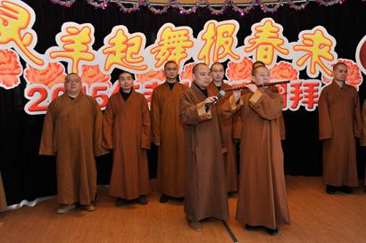 「正能量」玉佛禅寺迎新年与福利院老人共迎新春