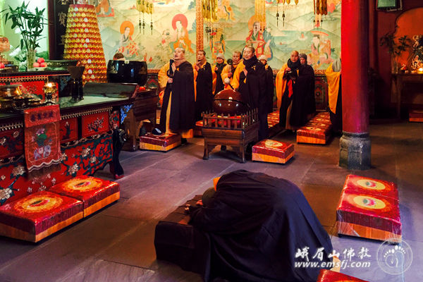 「佛教」峨眉山各寺举行多种法会恭祝阿弥陀佛圣诞