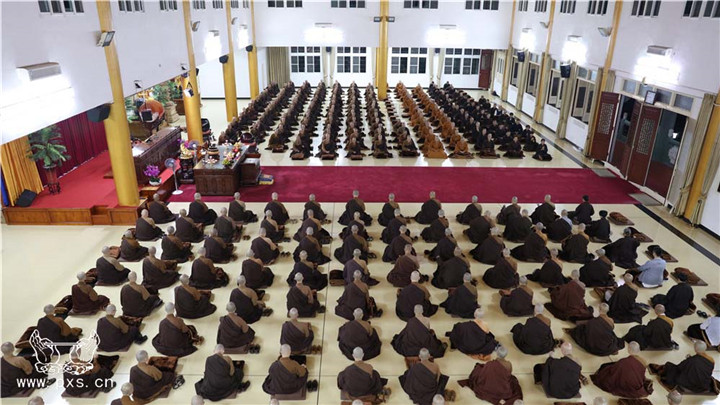 「佛教」福建太姥山平兴寺大众冬季念佛共修