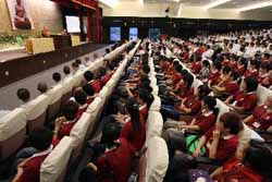 「佛教」2011年佛光山大专佛学夏令营 星云大师与青年人接心