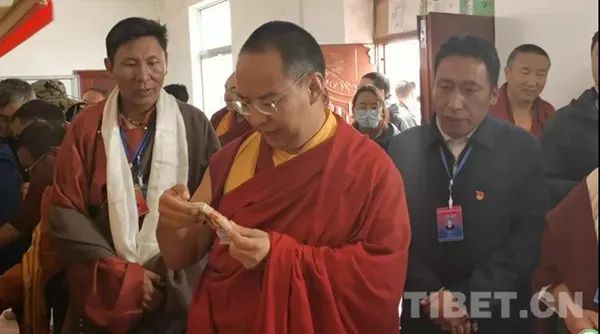 「班禅喇嘛」班禅重返故乡那曲:体察藏北民情 关注牧区生态 「班禅喇嘛」班禅重返故乡那曲:体察藏北民情 关注牧区生态