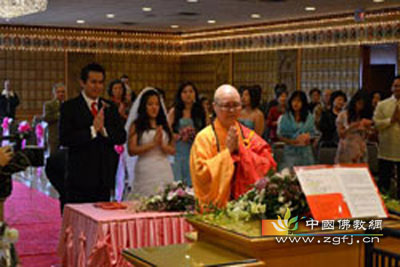 「婚礼」加拿大满地可华严寺举行佛化婚礼