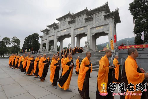 「水陆法会」珠海普陀寺举行2016年水陆法会熏坛洒净仪式