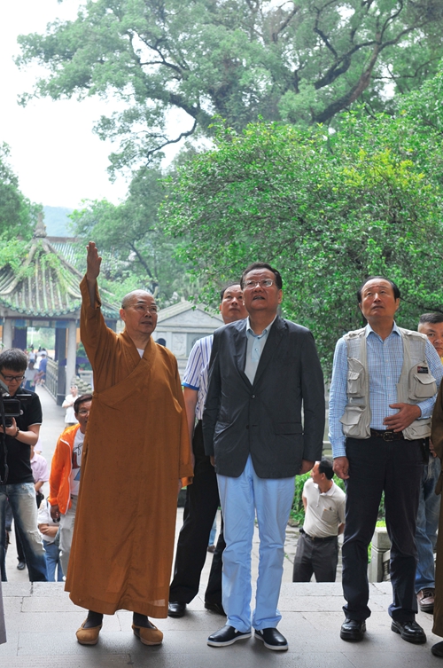 「刘长乐」凤凰卫视董事局主席刘长乐一行到广东韶关南华禅寺参访