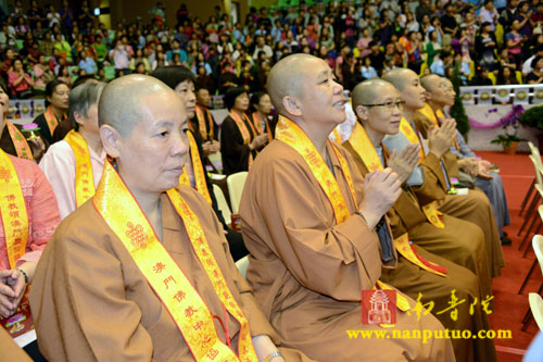 「佛教」庆祝澳门回归十五周年祈福法会圆满闭幕万人传灯祈福 「佛教」庆祝澳门回归十五周年祈福法会圆满闭幕万人传灯祈福