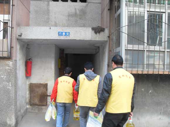 「慈善」用爱心点燃贫困群众生活的希望