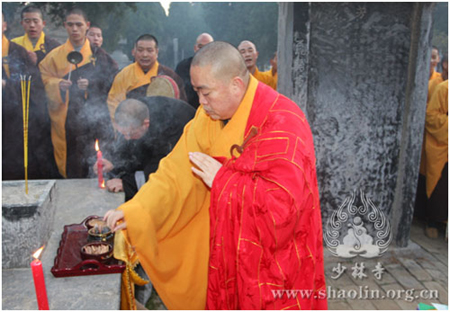 「佛教」十月初一寒衣节 河南嵩山少林寺僧众塔林祭祖