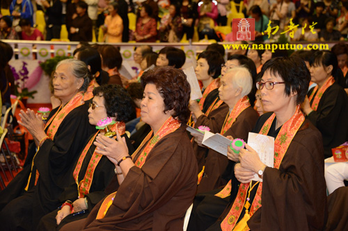 「佛教」庆祝澳门回归十五周年祈福法会圆满闭幕万人传灯祈福 「佛教」庆祝澳门回归十五周年祈福法会圆满闭幕万人传灯祈福