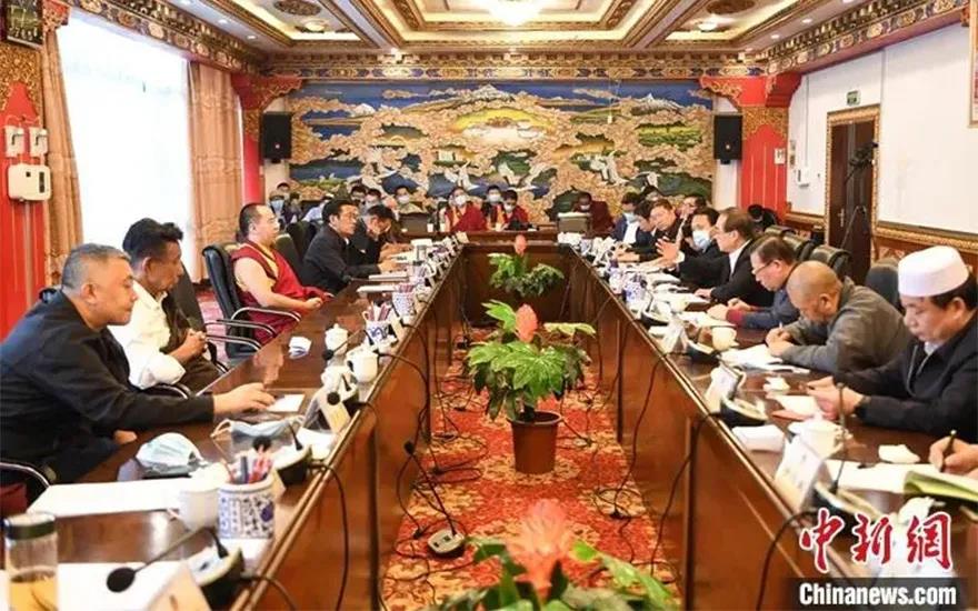 「班禅喇嘛」十一世班禅：宗教要与时俱进，不断提升中国化水平