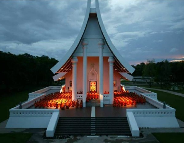 世界上最大的寺院：泰国法身寺(图)
