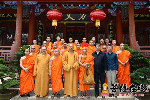 「佛教」南传佛教代表团参访普陀山 王健司长、道慈法师亲切会见