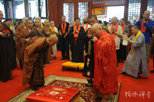 「佛教」河北邢台大开元寺明憨大和尚升座 传印长老送座