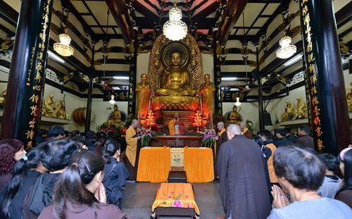 「放生仪轨」浙江温州妙果寺举行放生和传授三皈依五戒法会 「放生仪轨」浙江温州妙果寺举行放生和传授三皈依五戒法会