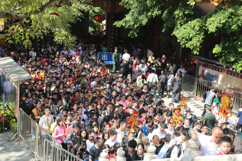 「弘法寺」广东深圳弘法寺马年大年初一喜迎市民36万