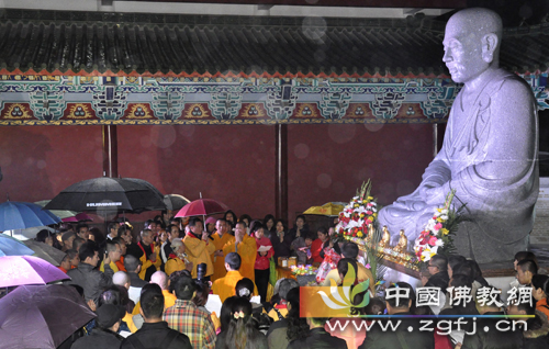 「佛教」六祖寺举行传灯祈福法会