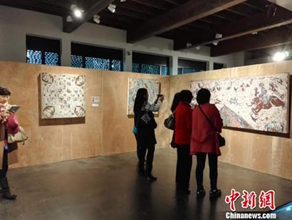 「艺术」敦煌壁画艺术精品公益巡展走进上海同济大学 吸引近千人参观