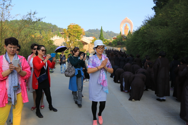 「潮阳」广东汕头市潮阳朝圣团朝礼江西东林大佛