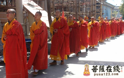 「佛教」上海金山区佛教协会举行缅怀达缘长老扫塔祭祀活动