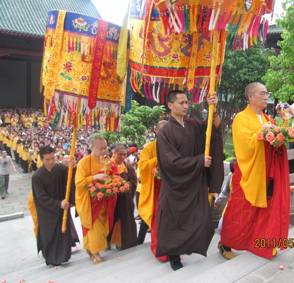 「佛教」广东四会六祖寺隆重举行浴佛节法会