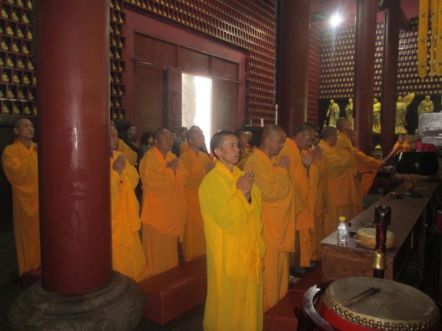 「万寿寺」湖南阳明山万寿寺为尼泊尔和我国西藏日喀则震区祈福