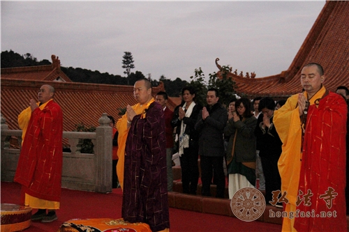 「浠水」广东深圳弘法寺隆重举行恭送本焕长老舍利赴湖北浠水胜乘寺永久安奉法会