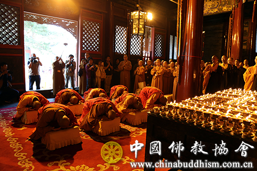 「佛教」两岸佛教界在五台山共同祈祷世界和平