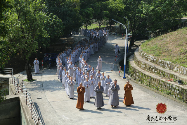 「佛教」广东尼众佛学院举行拜山祈福活动