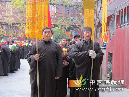 「佛教」甘肃陇南龙华寺举行三世佛安座法会