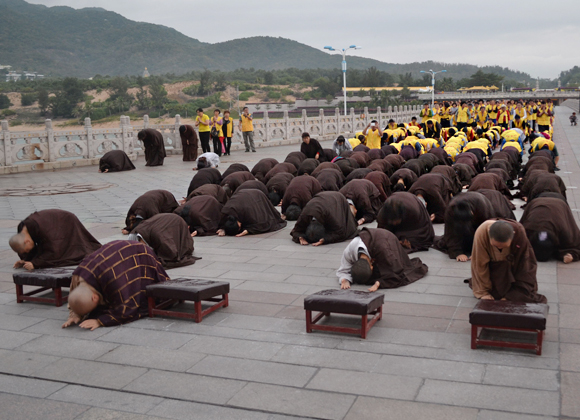 「观音」海南海口泰华庵僧众团虔诚礼拜海上观音 「观音」海南海口泰华庵僧众团虔诚礼拜海上观音
