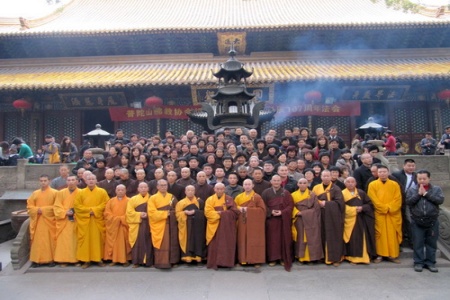 「普济寺」普陀山佛协在普济寺举行纪念深日法师诞辰107周年法会