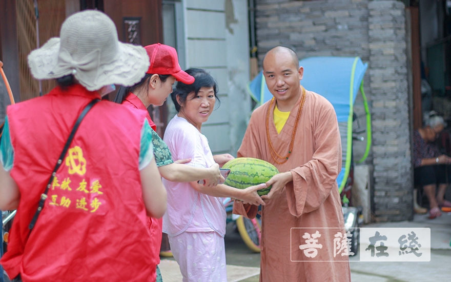 「大冶」暴雨无情 菩萨有爱 目莲寺与大冶市政协慰问受灾群众