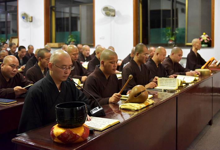 「佛教」柏林禅寺僧俗大众共度中秋佳节