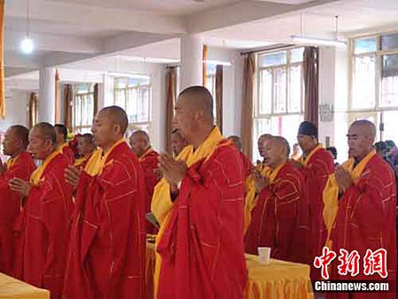 「佛教」五台山普化寺举办法会为舟曲灾区人民祈福（图）