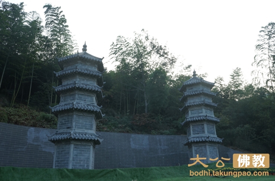 「佛教」安徽紫金寺四众弟子恭请觉真长老灵骨入塔安奉 「佛教」安徽紫金寺四众弟子恭请觉真长老灵骨入塔安奉