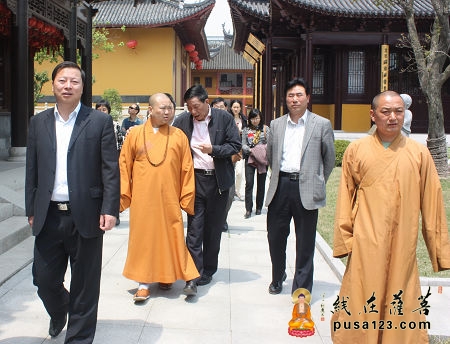 「佛教」“宗教活动场所合理布局情况”课题组赴崇明县寿安寺调研
