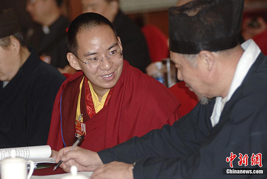「班禅喇嘛」十一世班禅额尔德尼·确吉杰布参加政协讨论会
