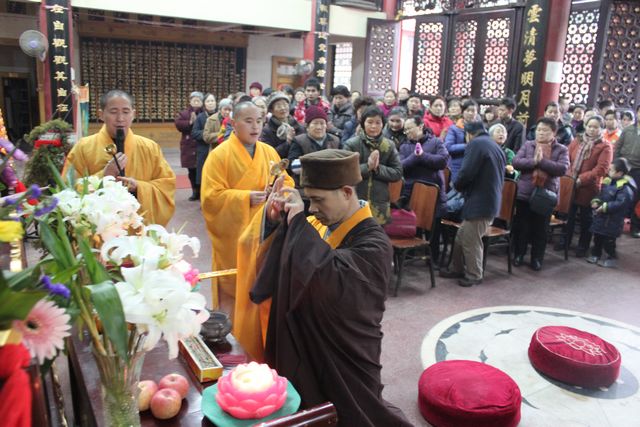「华岩」重庆华岩文教基金会昨日举行新年点灯祈福活动 「华岩」重庆华岩文教基金会昨日举行新年点灯祈福活动