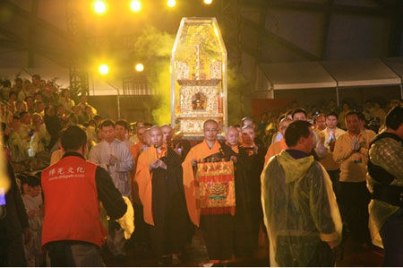 「弘法寺」广东弘法寺举行本焕长老诞辰万众普佛供灯祈福法会